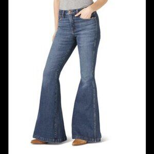 Women's Wrangler Retro Flare Jean Size 30x34